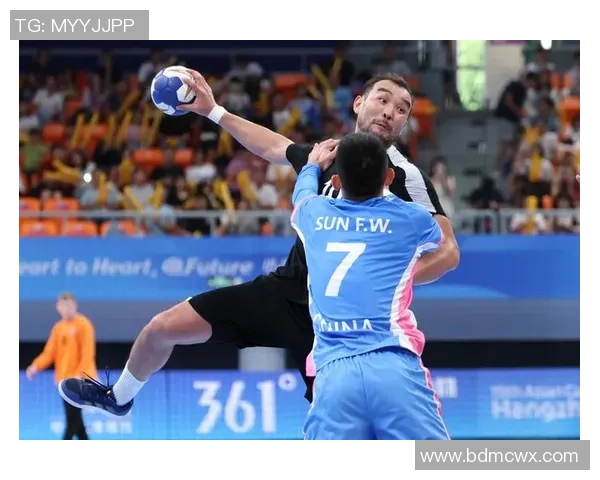 球星笔足球晨光：从赛场传奇到人生路上的璀璨启航