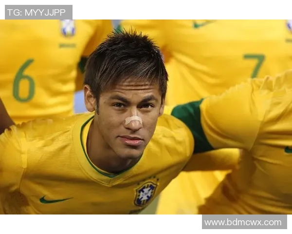 足球巨星的日常生活揭秘:从训练场到私人时光的全景记录 足球巨星的日常生活揭秘:从训练场到私人时光的全景记录