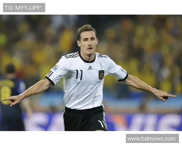 从小白到球场巨星 他是如何成为足球世界的传奇人物 从小白到球场巨星 他是如何成为足球世界的传奇人物